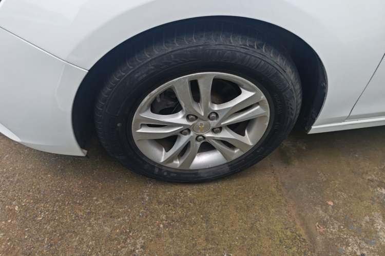 Used Chevrolet Cavalier 2016 1.5L Manual Xinyue Edition Left Front Wheel Hub