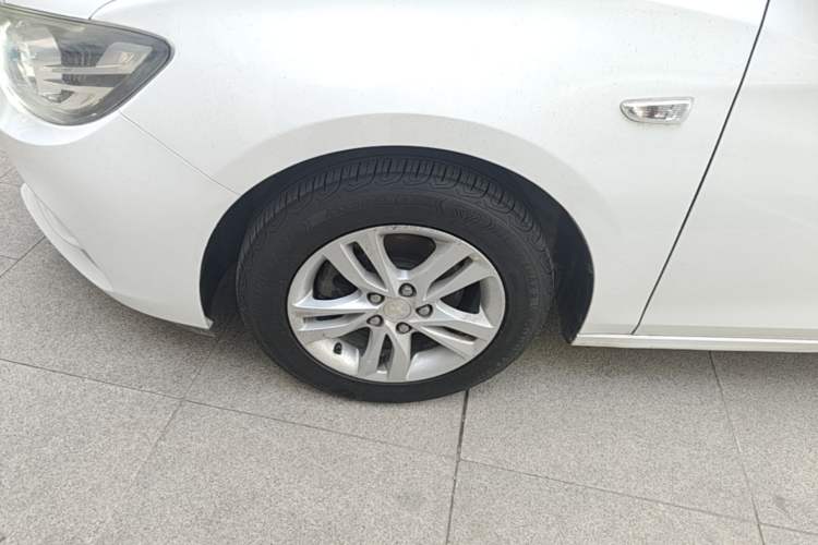 Used Chevrolet Cavalier 2016 1.5L Manual Xinyue Edition Left Front Wheel Hub