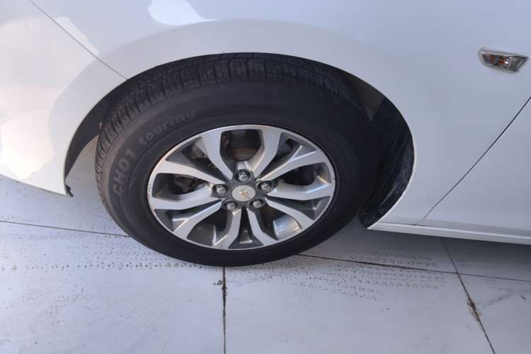 Used Chevrolet Cavalier 2016 1.5L Automatic Enjoyment Edition Left Front Wheel Hub