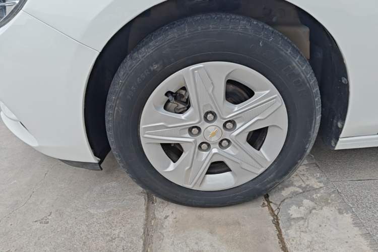 Used Chevrolet Cavalier 2016 1.5L Automatic Enjoyment Edition Left Front Wheel Hub
