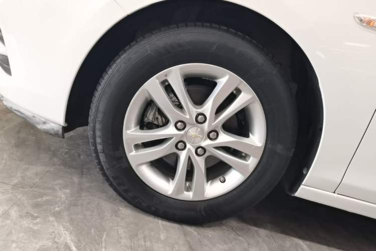 Used Chevrolet Cavalier 2016 1.5L Automatic Xinyue Edition Left Front Wheel Hub