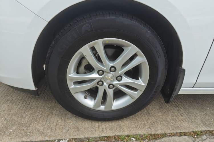 Used Chevrolet Cavalier 2016 1.5L Automatic Xinyue Edition Left Front Wheel Hub