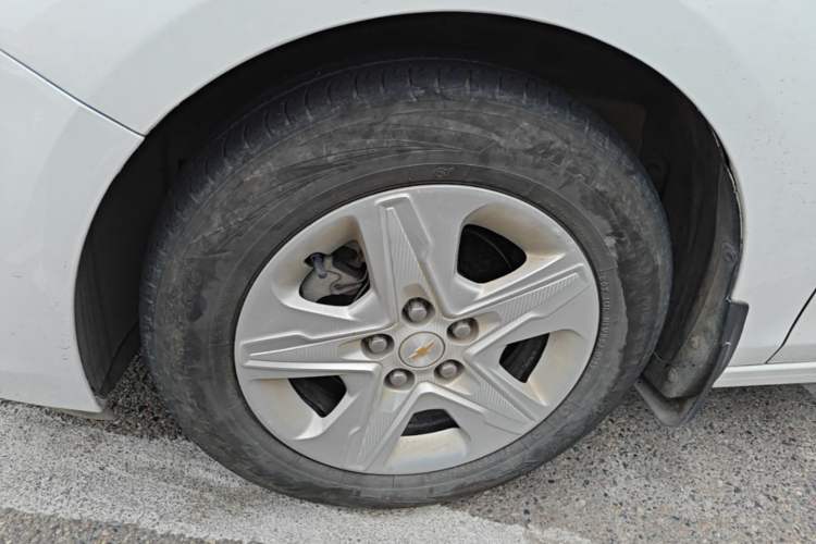 Used Chevrolet Cavalier 2016 1.5L Automatic Enjoyment Edition Left Front Wheel Hub
