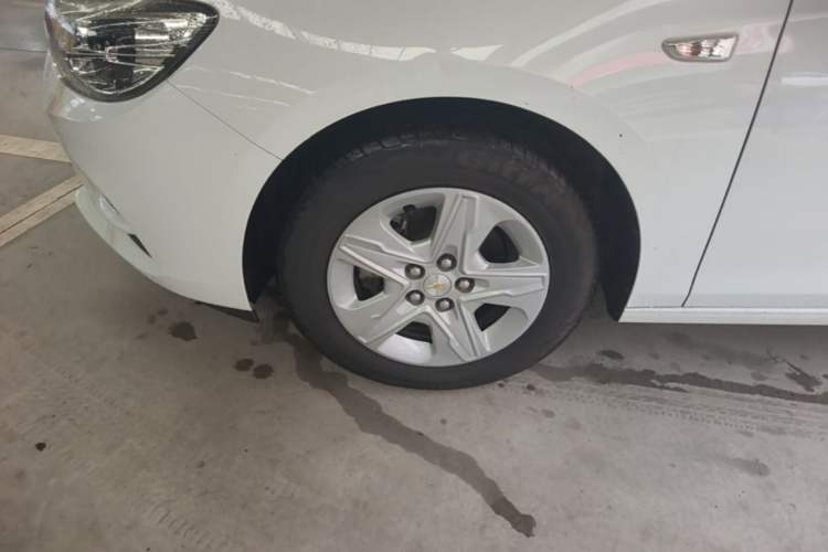 Used Chevrolet Cavalier 2016 1.5L Automatic Enjoyment Edition Left Front Wheel Hub
