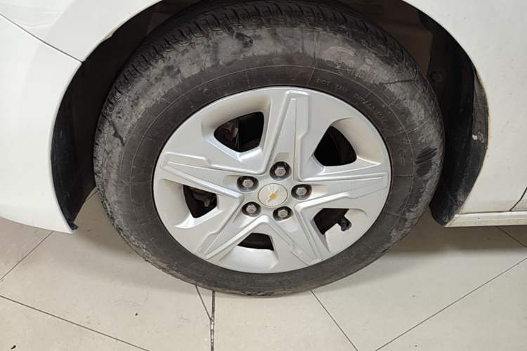 Used Chevrolet Cavalier 2016 1.5L Manual Enjoyment Edition Left Front Wheel Hub