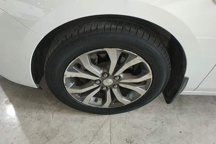 Used Chevrolet Cavalier 2016 1.5L Automatic Xinsong Edition Left Front Wheel Hub