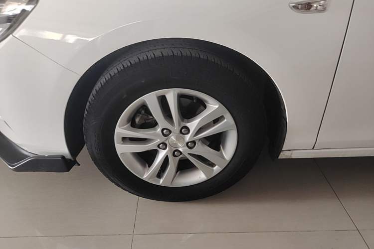 Used Chevrolet Cavalier 2016 1.5L Automatic Xinyue Edition Left Front Wheel Hub
