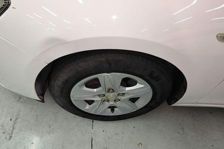 Used Chevrolet Cavalier 2016 1.5L Automatic Enjoyment Edition Left Front Wheel Hub