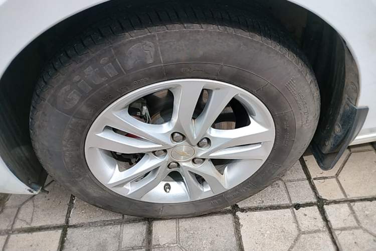 Used Chevrolet Cavalier 2016 1.5L Manual Xinyue Edition Left Front Wheel Hub
