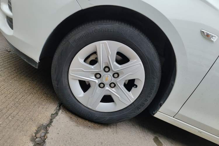 Used Chevrolet Cavalier 2016 1.5L Automatic Enjoyment Edition Left Front Wheel Hub