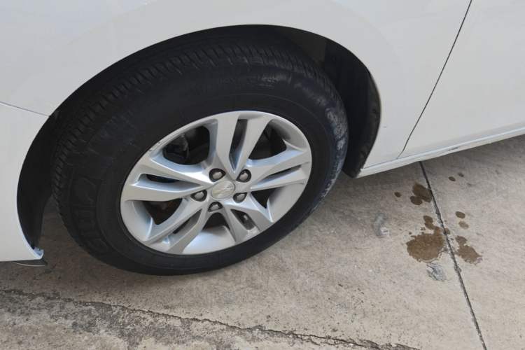 Used Chevrolet Cavalier 2016 1.5L Automatic Xinyue Edition Left Front Wheel Hub