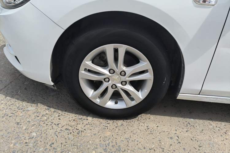 Used Chevrolet Cavalier 2016 1.5L Manual Xinyue Edition Left Front Wheel Hub
