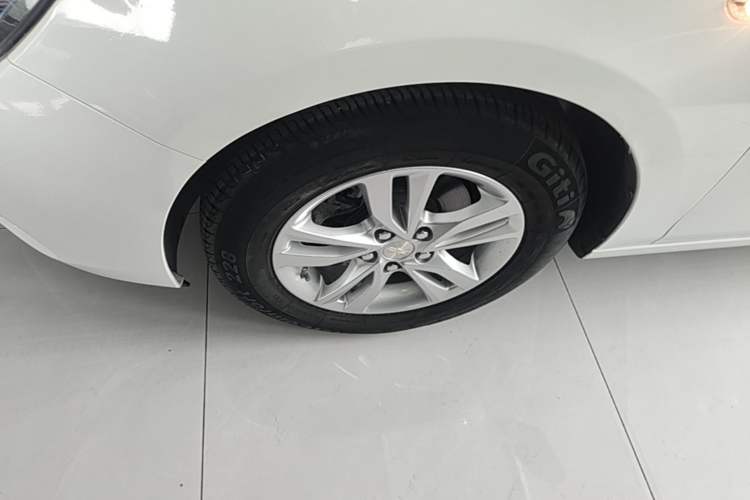 Used Chevrolet Cavalier 2016 1.5L Manual Xinyue Edition Left Front Wheel Hub