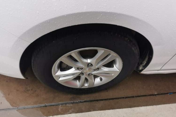 Used Chevrolet Cavalier 2016 1.5L Automatic Xinyue Edition Left Front Wheel Hub