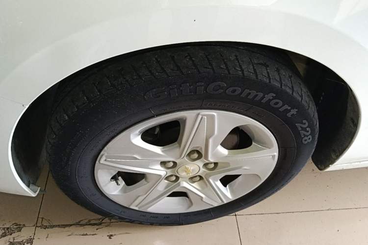 Used Chevrolet Cavalier 2016 1.5L Automatic Enjoyment Edition Left Front Wheel Hub