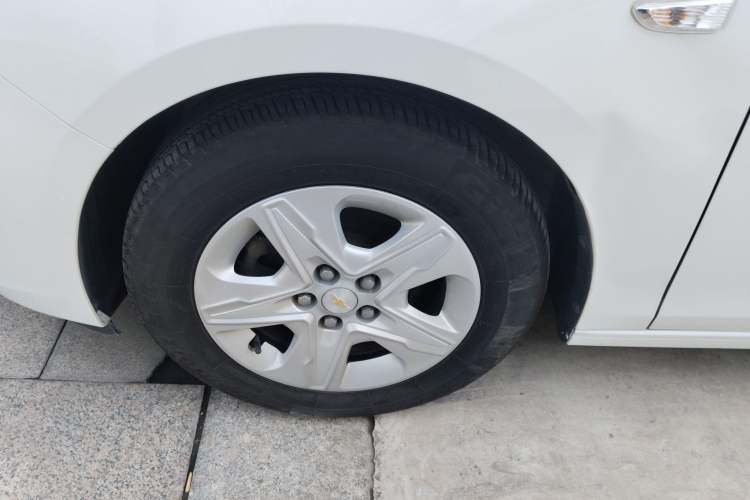Used Chevrolet Cavalier 2016 1.5L Automatic Enjoyment Edition Left Front Wheel Hub