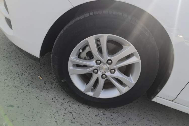 Used Chevrolet Cavalier 2016 1.5L Automatic Xinyue Edition Left Front Wheel Hub