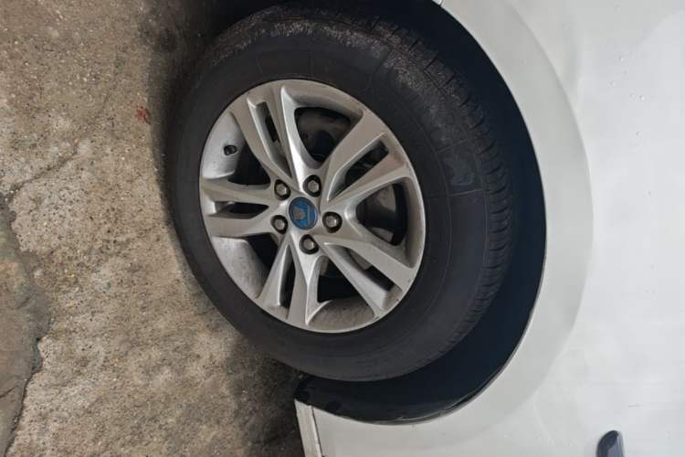Used Chevrolet Cavalier 2016 1.5L Automatic Xinyue Edition Left Front Wheel Hub