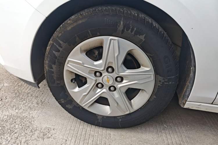 Used Chevrolet Cavalier 2016 1.5L Manual Enjoyment Edition Left Front Wheel Hub