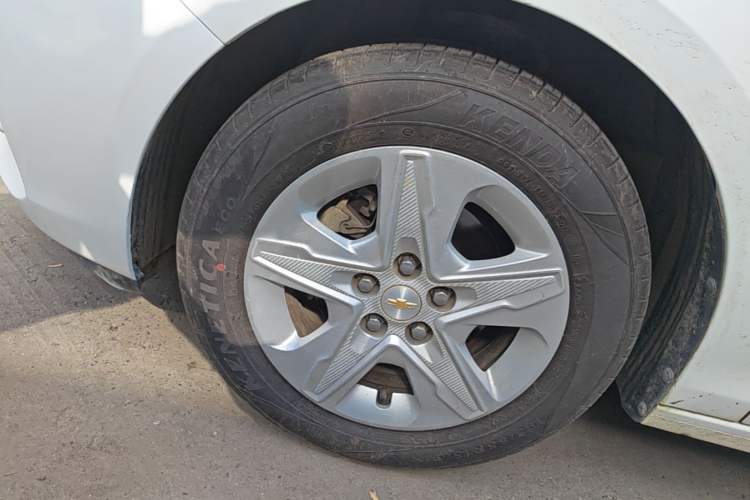 Used Chevrolet Cavalier 2016 1.5L Automatic Enjoyment Edition Left Front Wheel Hub