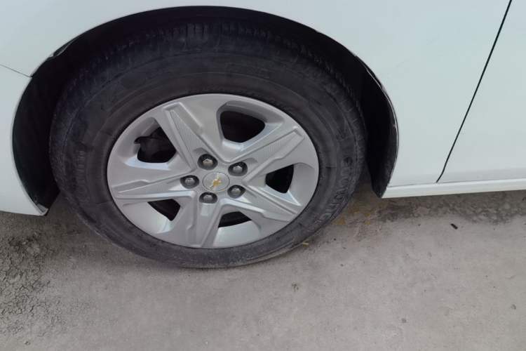 Used Chevrolet Cavalier 2016 1.5L Automatic Enjoyment Edition Left Front Wheel Hub
