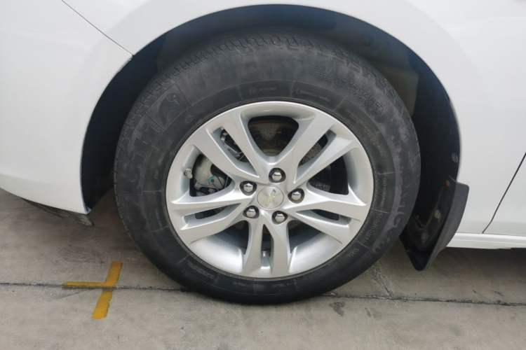 Used Chevrolet Cavalier 2016 1.5L Automatic Xinyue Edition Left Front Wheel Hub