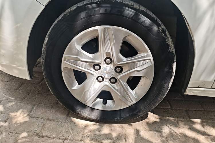 Used Chevrolet Cavalier 2016 1.5L Automatic Enjoyment Edition Left Front Wheel Hub