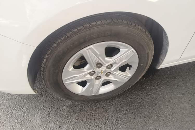 Used Chevrolet Cavalier 2016 1.5L Manual Enjoyment Edition Left Front Wheel Hub