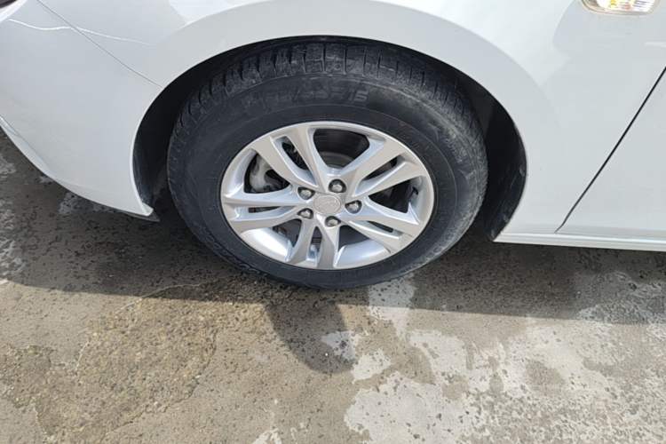 Used Chevrolet Cavalier 2016 1.5L Manual Enjoyment Edition Left Front Wheel Hub