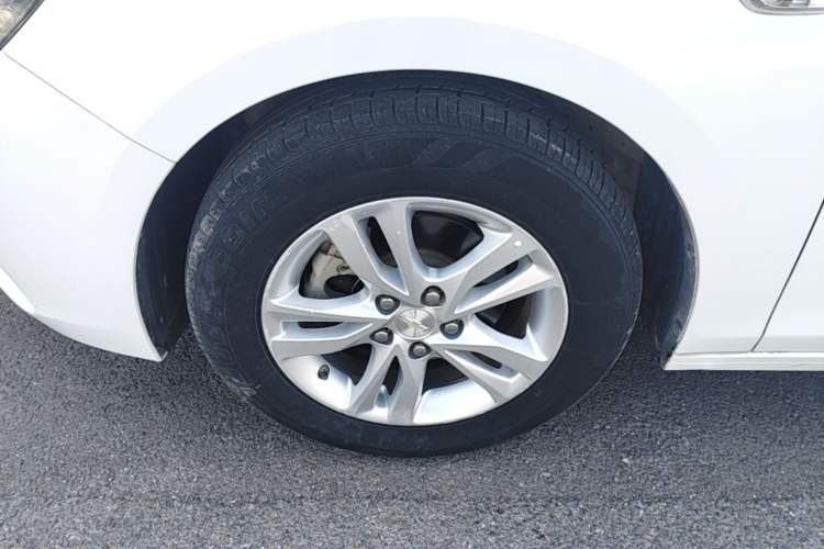 Used Chevrolet Cavalier 2016 1.5L Automatic Xinyue Edition Left Front Wheel Hub