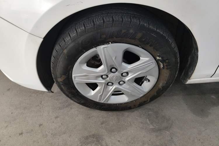 Used Chevrolet Cavalier 2016 1.5L Automatic Enjoyment Edition Left Front Wheel Hub