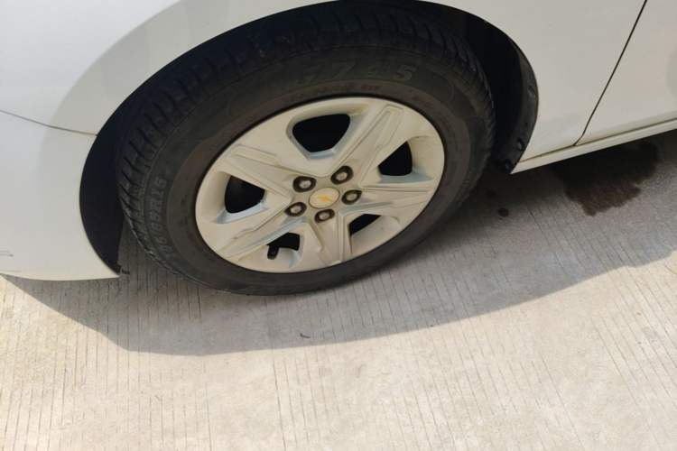 Used Chevrolet Cavalier 2016 1.5L Automatic Enjoyment Edition Left Front Wheel Hub