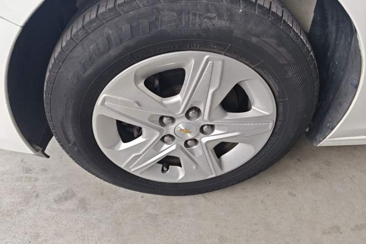 Used Chevrolet Cavalier 2016 1.5L Automatic Enjoyment Edition Left Front Wheel Hub