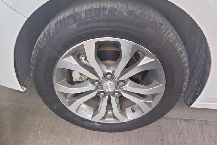 Used Chevrolet Cavalier 2016 1.5L Automatic Xinsong Edition Left Front Wheel Hub