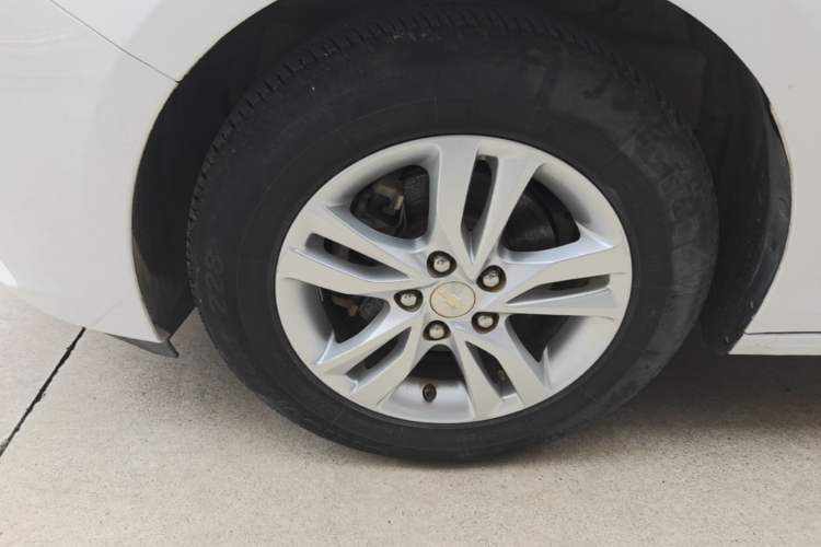Used Chevrolet Cavalier 2016 1.5L Automatic Xinyue Edition Left Front Wheel Hub