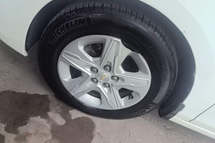 Used Chevrolet Cavalier 2016 1.5L Automatic Enjoyment Edition Left Front Wheel Hub