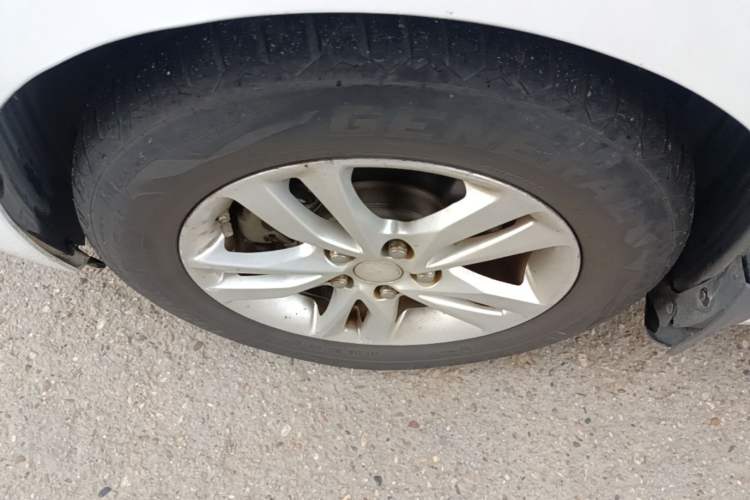 Used Chevrolet Cavalier 2016 1.5L Automatic Enjoyment Edition Left Front Wheel Hub
