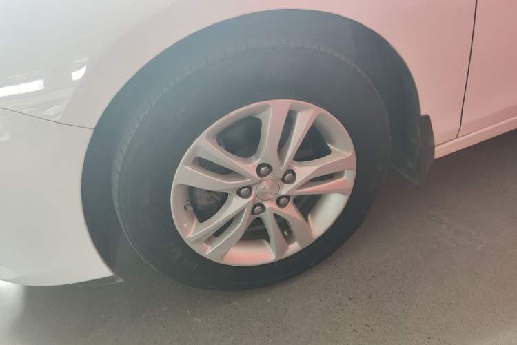 Used Chevrolet Cavalier 2016 1.5L Automatic Xinyue Edition Left Front Wheel Hub