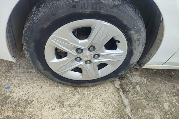 Used Chevrolet Cavalier 2016 1.5L Automatic Enjoyment Edition Left Front Wheel Hub