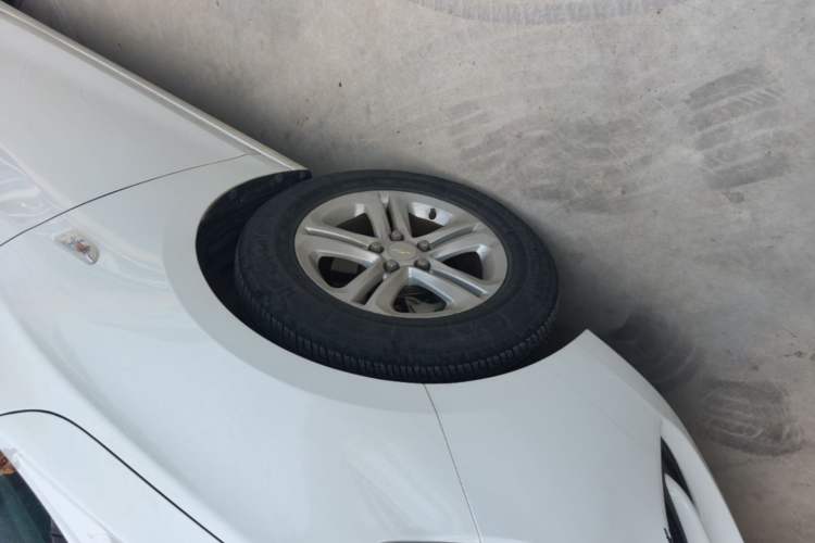 Used Chevrolet Cavalier 2016 1.5L Automatic Enjoyment Edition Left Front Wheel Hub