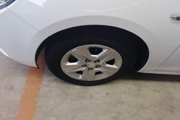 Used Chevrolet Cavalier 2016 1.5L Automatic Enjoyment Edition Left Front Wheel Hub