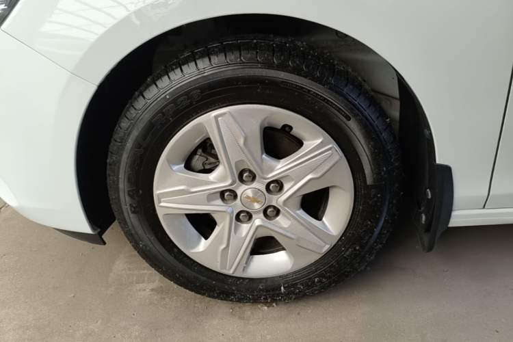 Used Chevrolet Cavalier 2016 1.5L Automatic Enjoyment Edition Left Front Wheel Hub