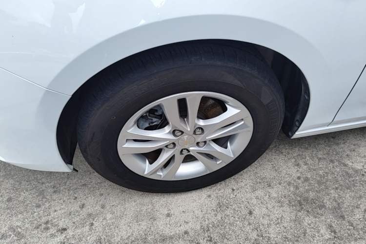 Used Chevrolet Cavalier 2016 1.5L Automatic Xinyue Edition Left Front Wheel Hub