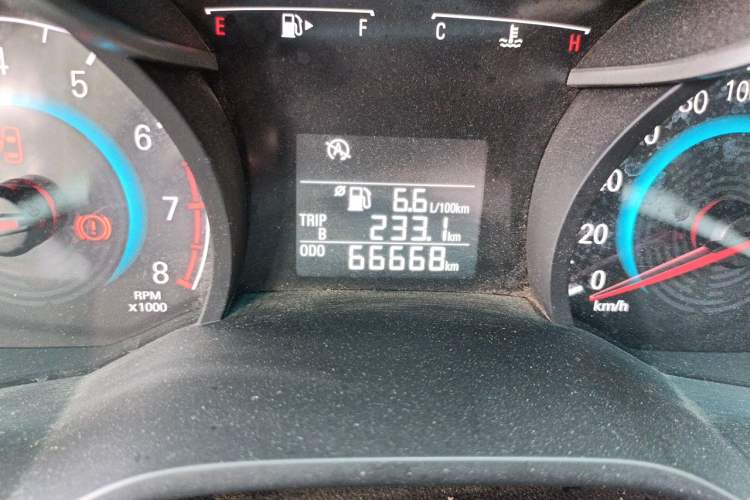 Used Chevrolet Cavalier 2016 1.5L Manual Xinyue Edition Odometer Close Up