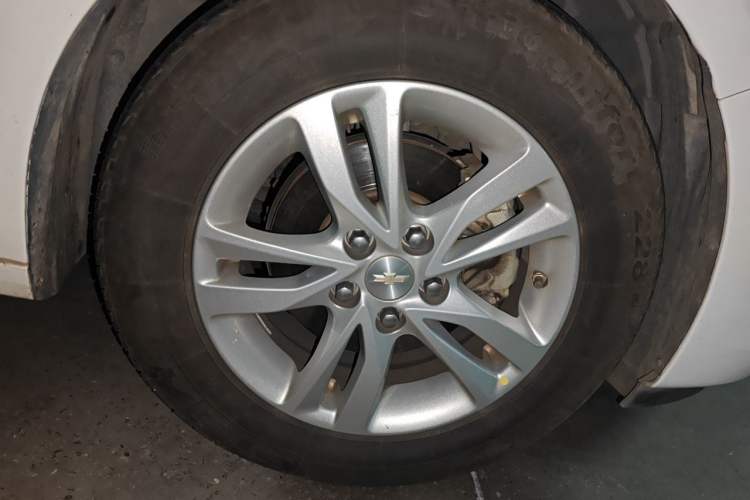 Used Chevrolet Cavalier 2016 1.5L Manual Xinyue Edition Right Front Wheel Hub