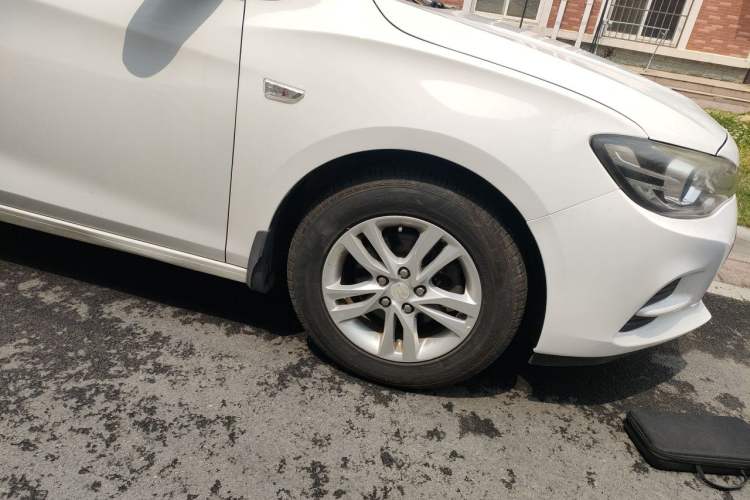 Used Chevrolet Cavalier 2016 1.5L Automatic Xinyue Edition Right Front Wheel Hub