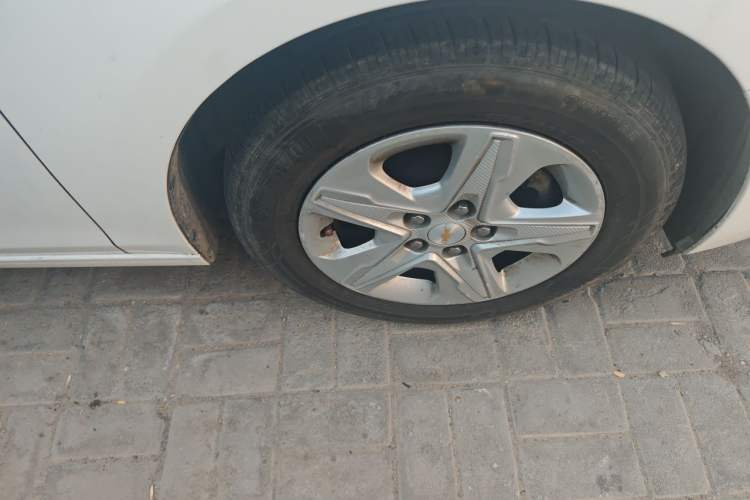 Used Chevrolet Cavalier 2016 1.5L Automatic Enjoyment Edition Right Front Wheel Hub
