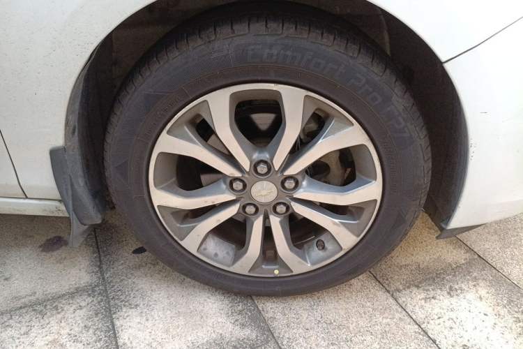 Used Chevrolet Cavalier 2016 1.5L Automatic Xinsong Edition Right Front Wheel Hub