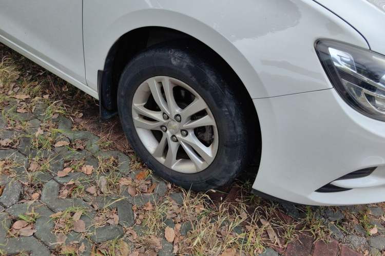 Used Chevrolet Cavalier 2016 1.5L Automatic Xinyue Edition Right Front Wheel Hub