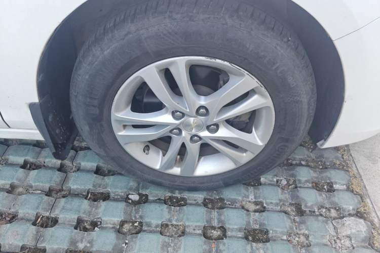 Used Chevrolet Cavalier 2016 1.5L Automatic Xinyue Edition Right Front Wheel Hub